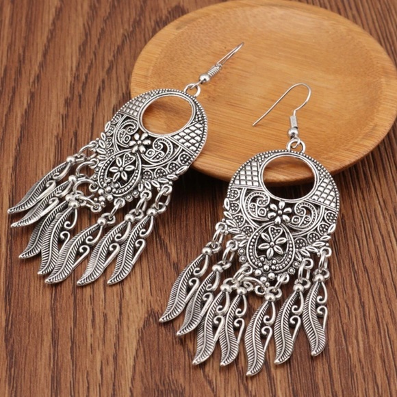 ‼️$5 for $25‼️ Boho  Silver Plated Long Earrings - Picture 1 of 5